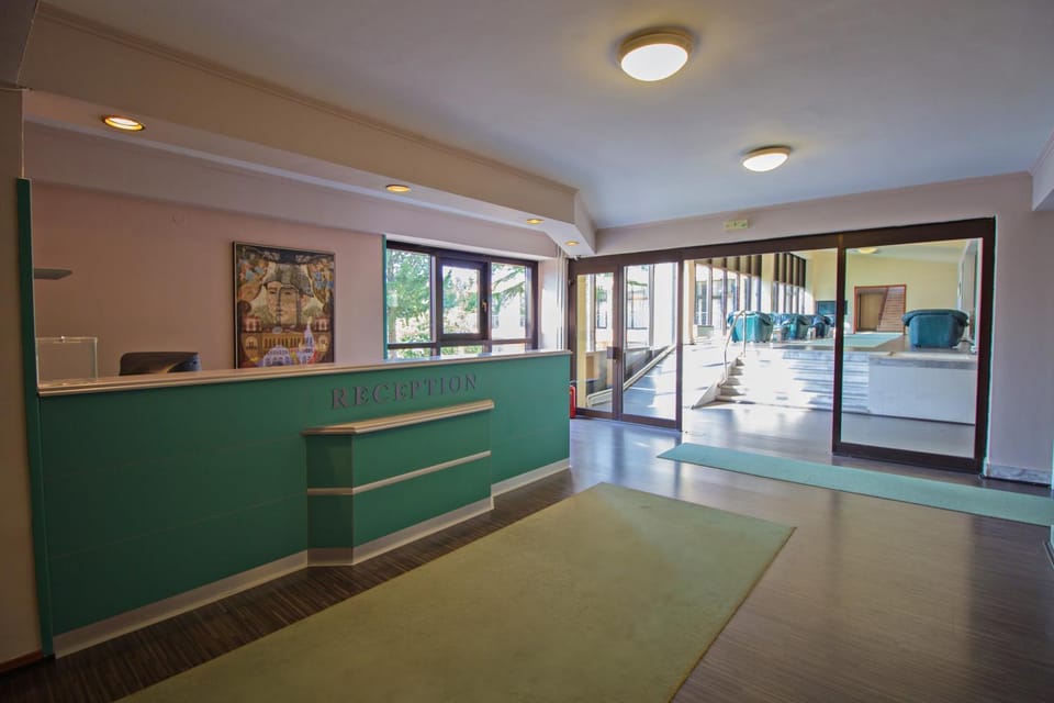 Communal lounge/ TV room, Lobby or reception