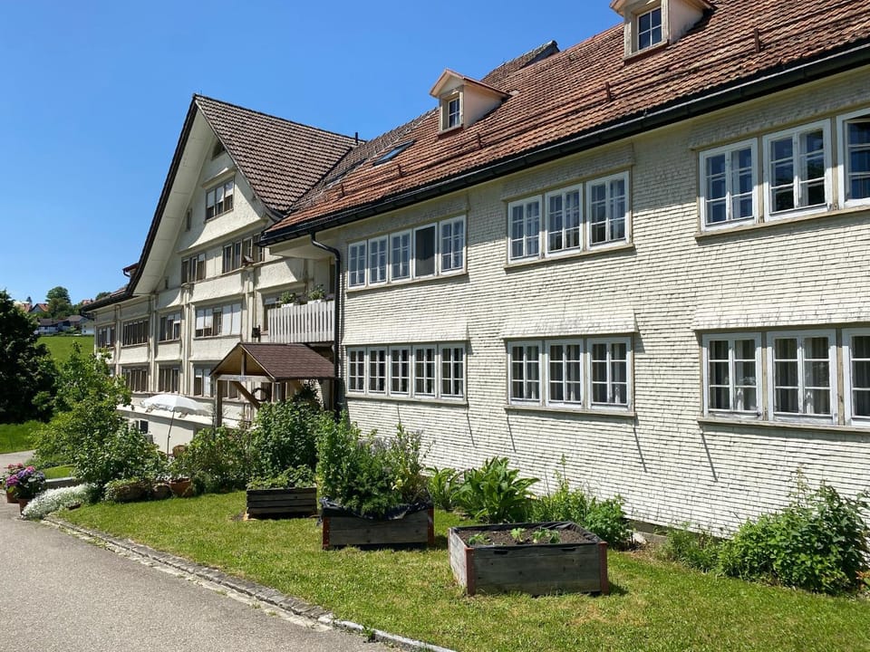 Property building, Spring, Day, Garden, Garden view