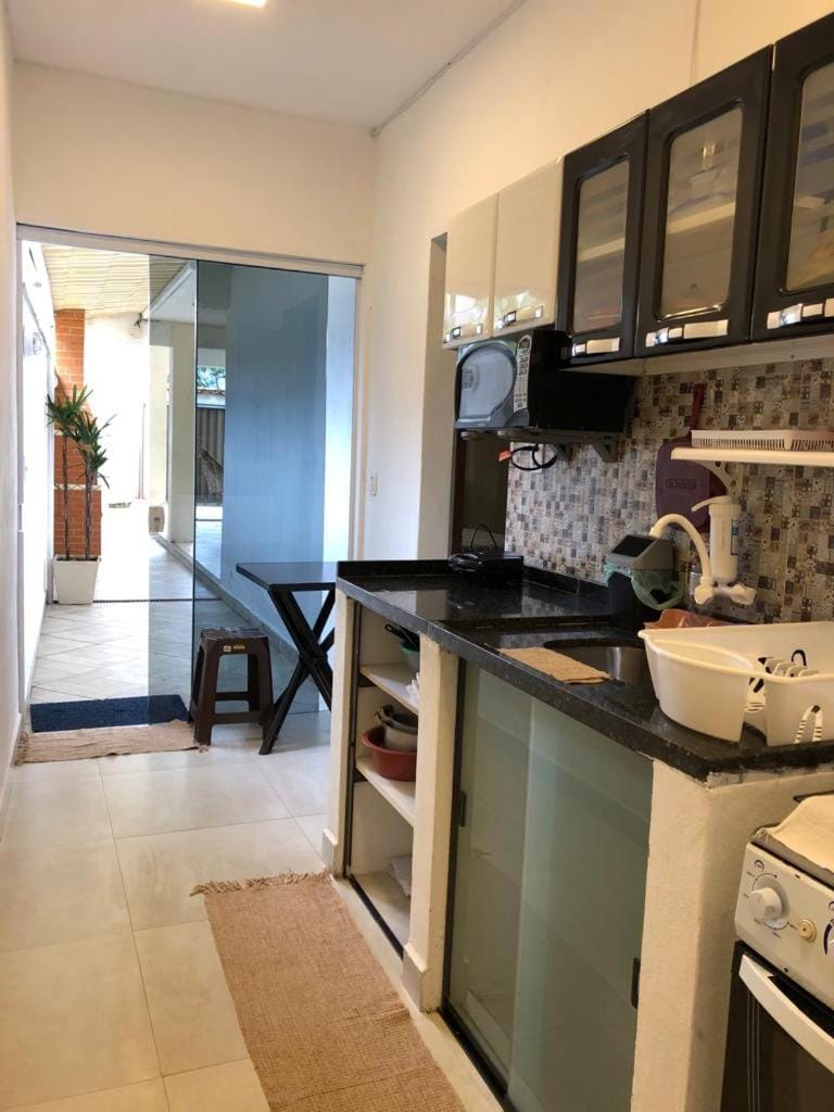 Kitchen or kitchenette, minibar, stove