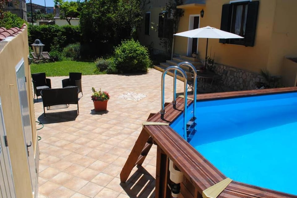 Property building, Garden, Swimming pool