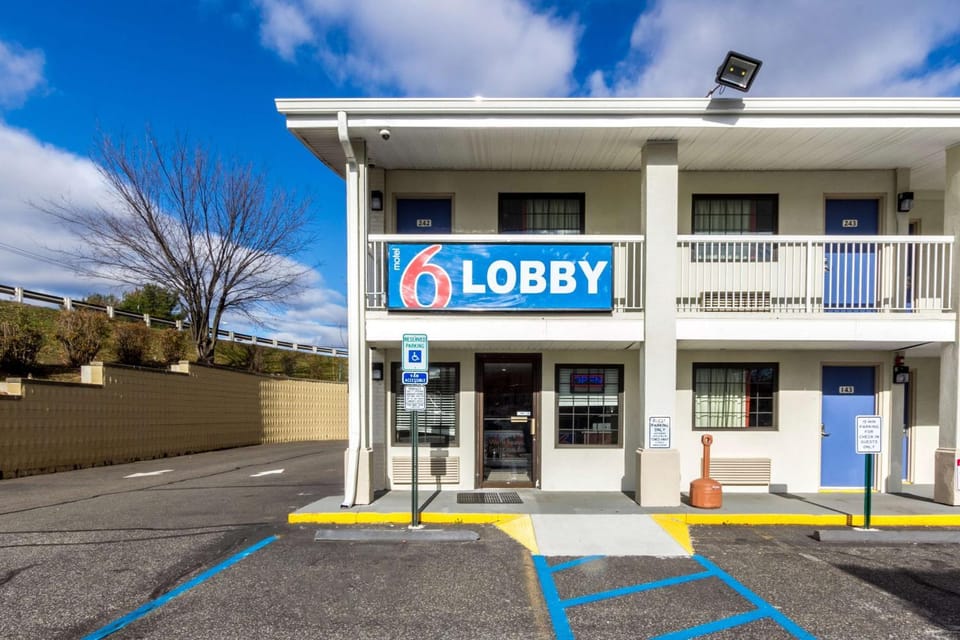 Property building, Facade/entrance, Day, Property logo or sign, On site, Time of day