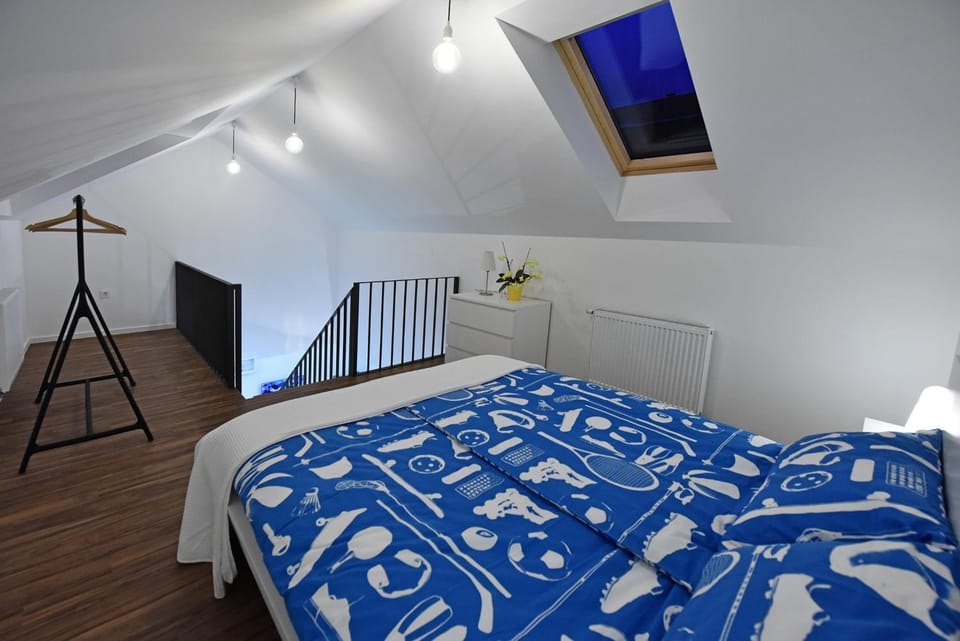 Bed, Photo of the whole room, Bedroom, wardrobe