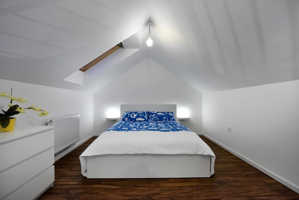 Bed, Photo of the whole room, Bedroom, wardrobe