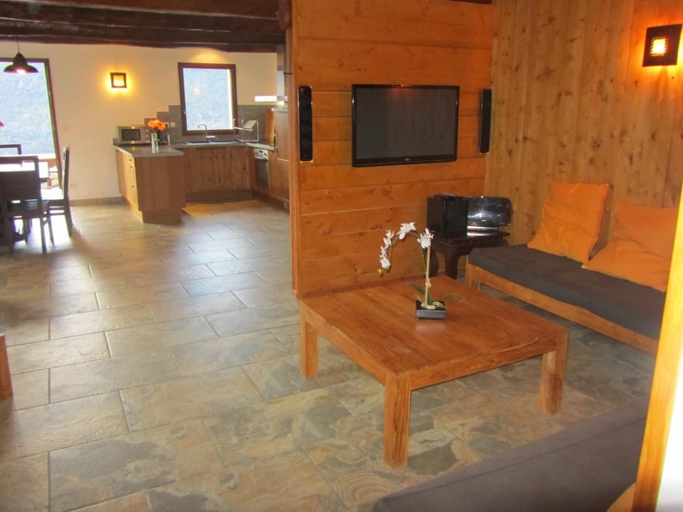 Les GITES DE CAMPARAN - gîte "la BERGERIE AVEC SPA" House in Saint-Lary-Soulan