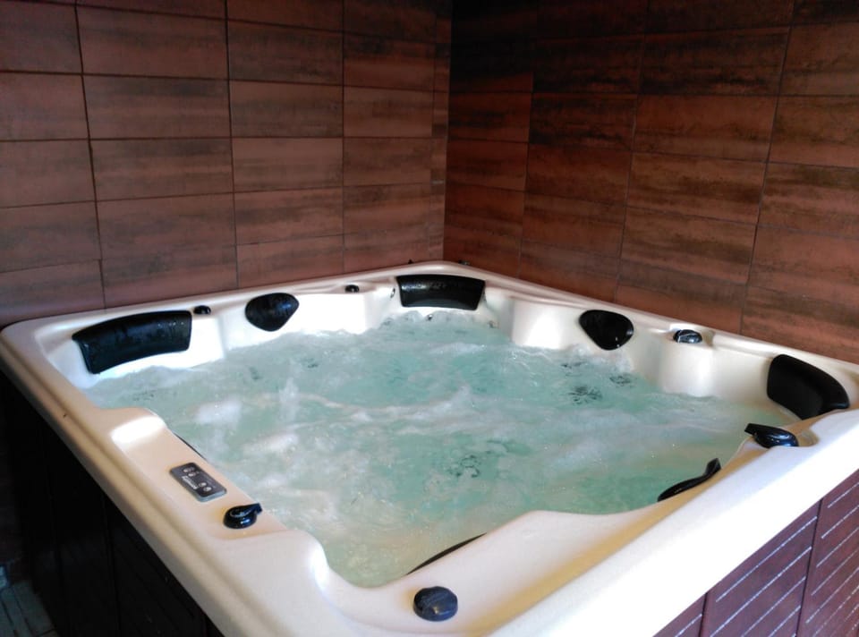 Hot Tub, Spa and wellness centre/facilities, Spa and wellness centre/facilities