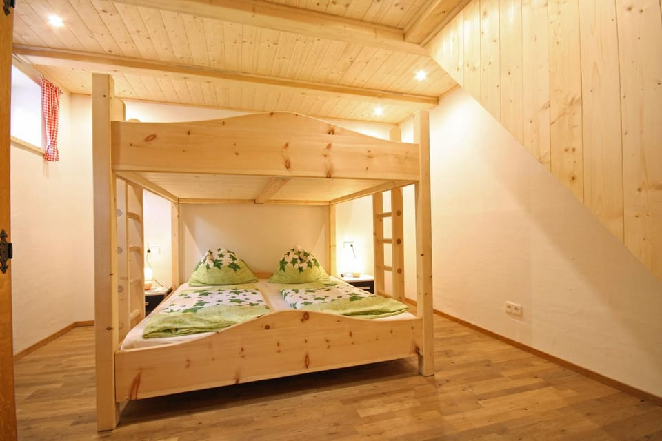 Photo of the whole room, Bedroom, bunk bed