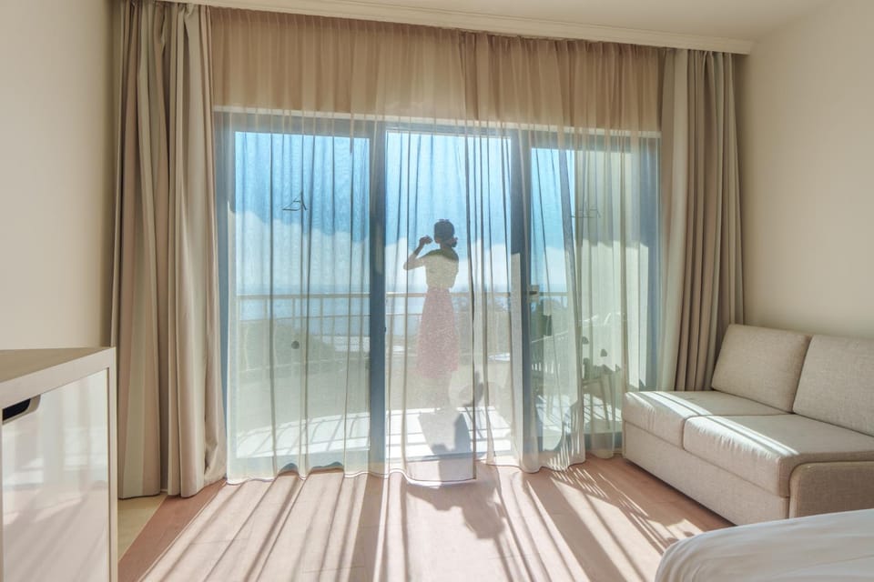 Bed, Photo of the whole room, Seating area, Bedroom