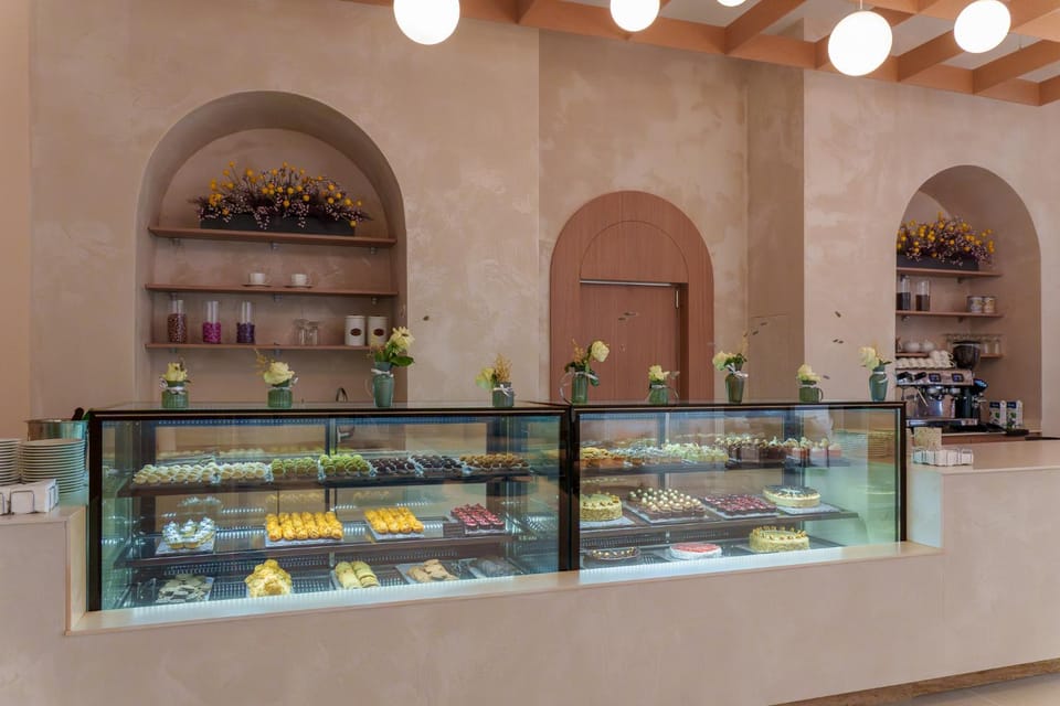 Coffee/tea facilities, Food and drinks, Food