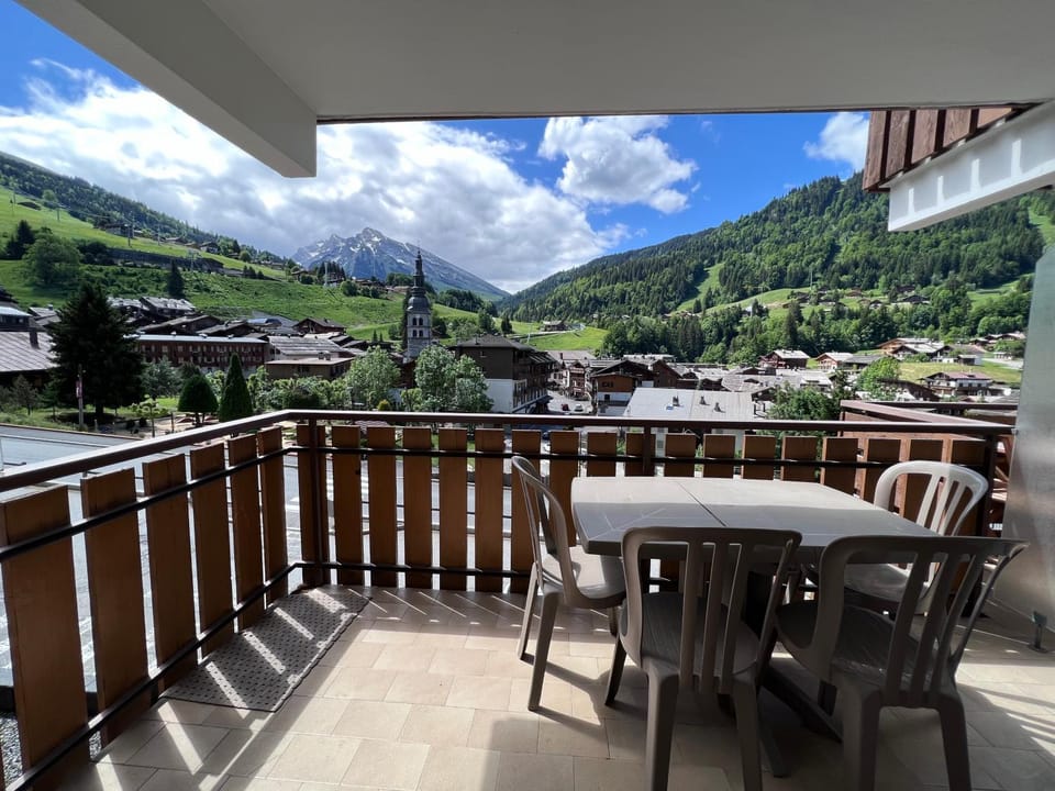 Balcony/Terrace, Mountain view