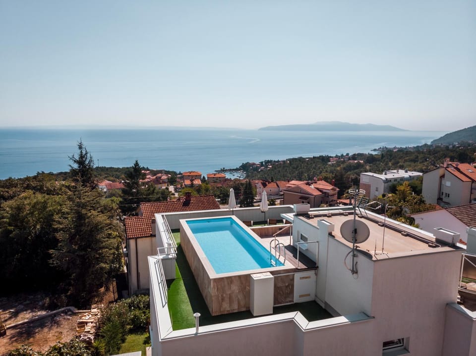 Bird's eye view, Pool view, Sea view, Swimming pool