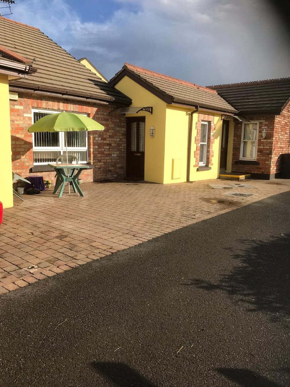 Property building, Patio, Facade/entrance