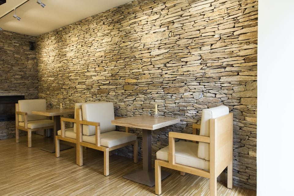 Restaurant/places to eat, Living room, Seating area, Dining area