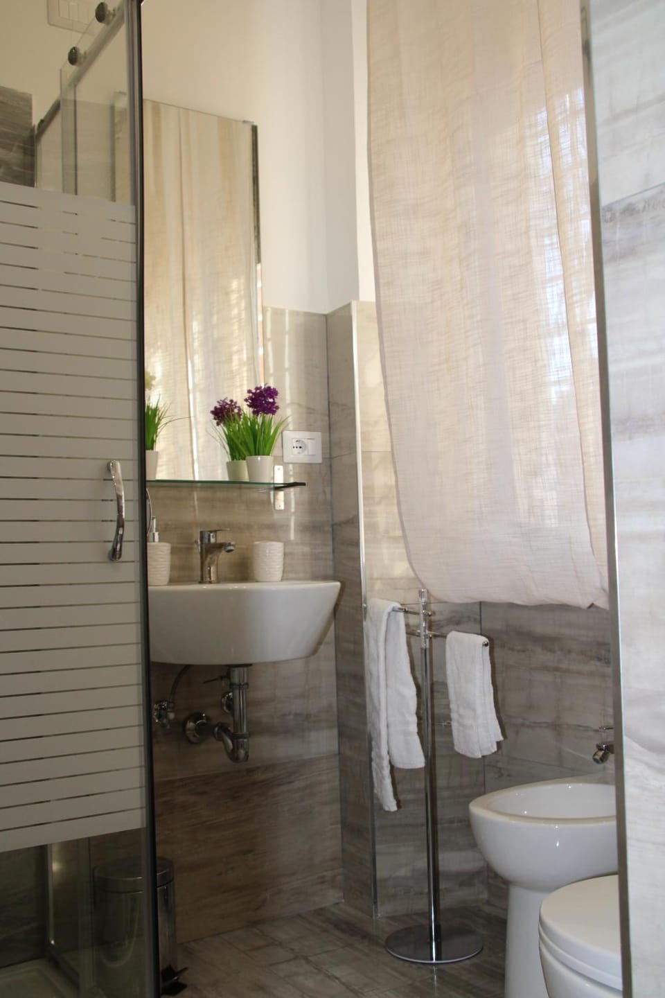 Bathroom, towels