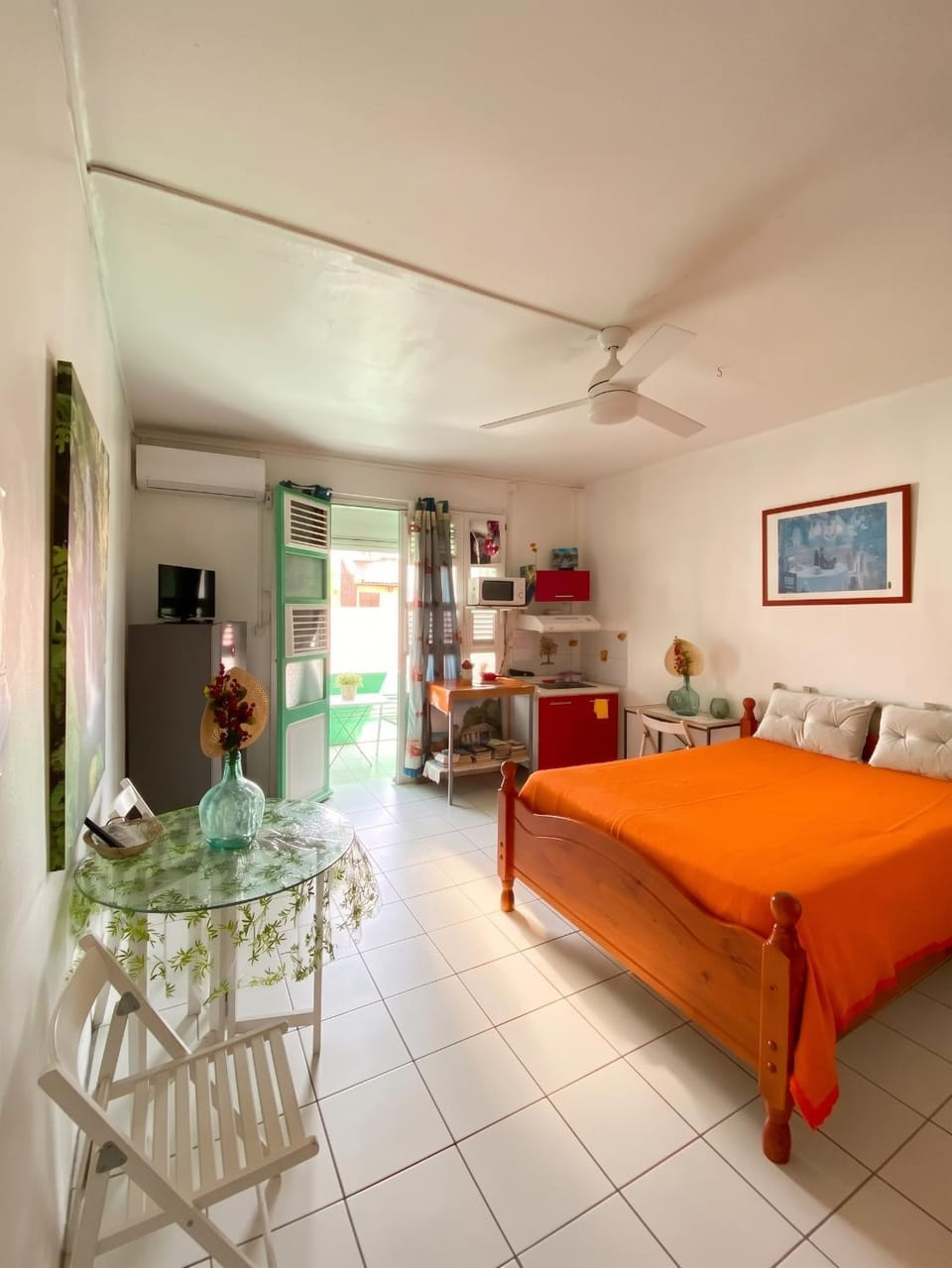 Photo of the whole room