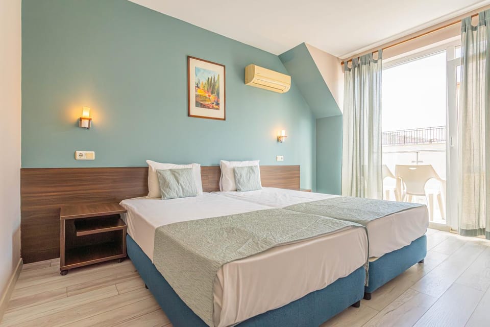 Bed, Photo of the whole room