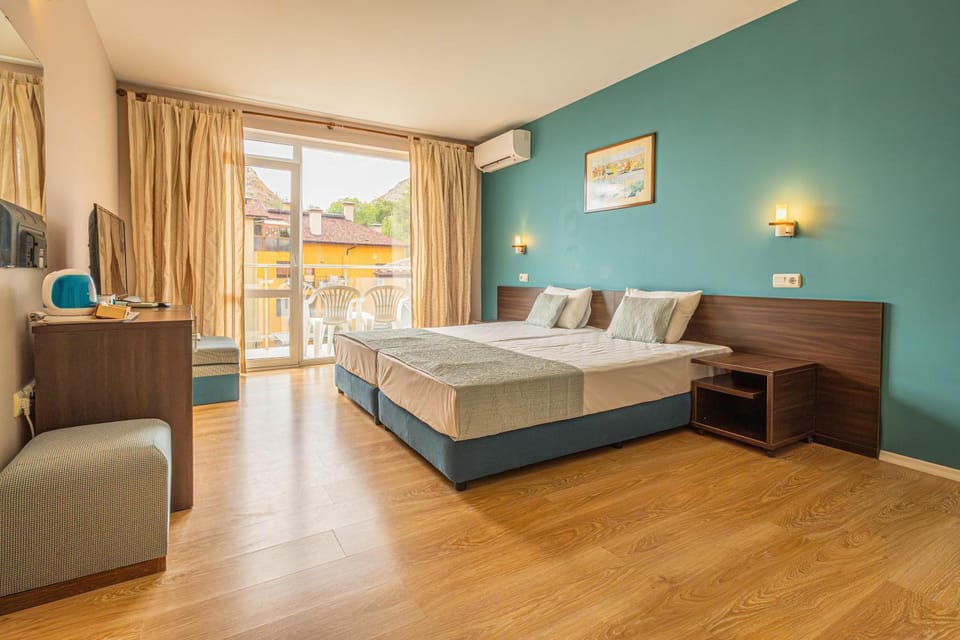 Bed, TV and multimedia, Photo of the whole room, Seating area