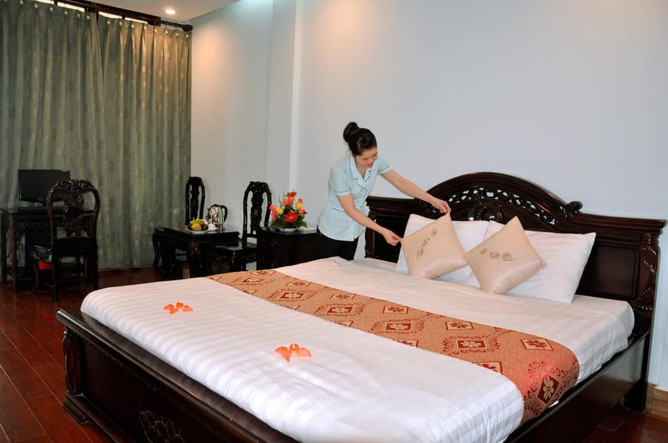 Bed, People, TV and multimedia, Photo of the whole room, Bedroom