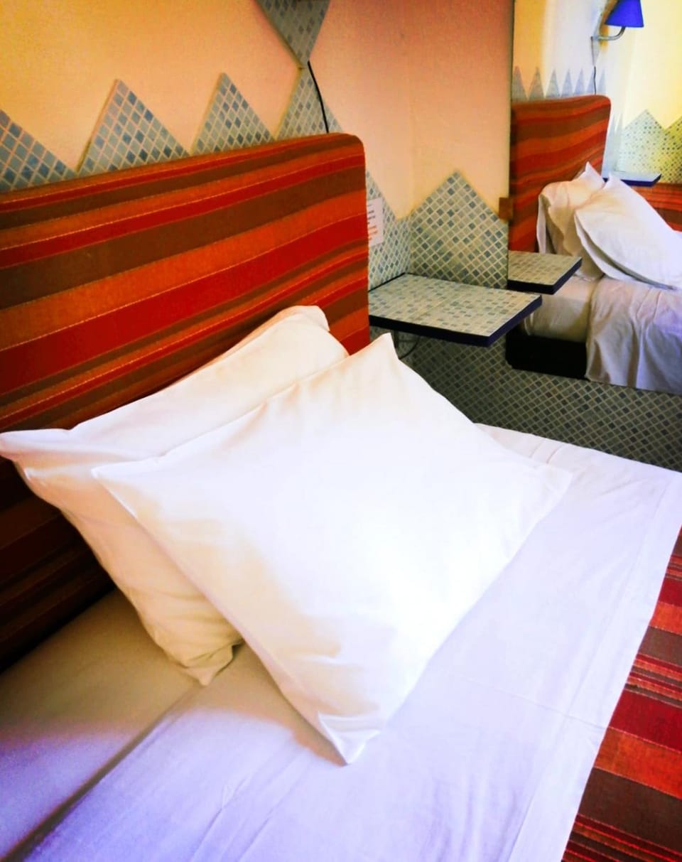 Bed, Photo of the whole room, Decorative detail, Bedroom