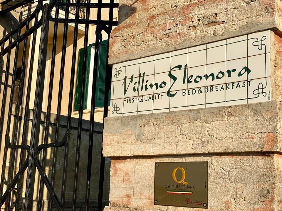 Facade/entrance, Property logo or sign, Logo/Certificate/Sign, Certificate/Award