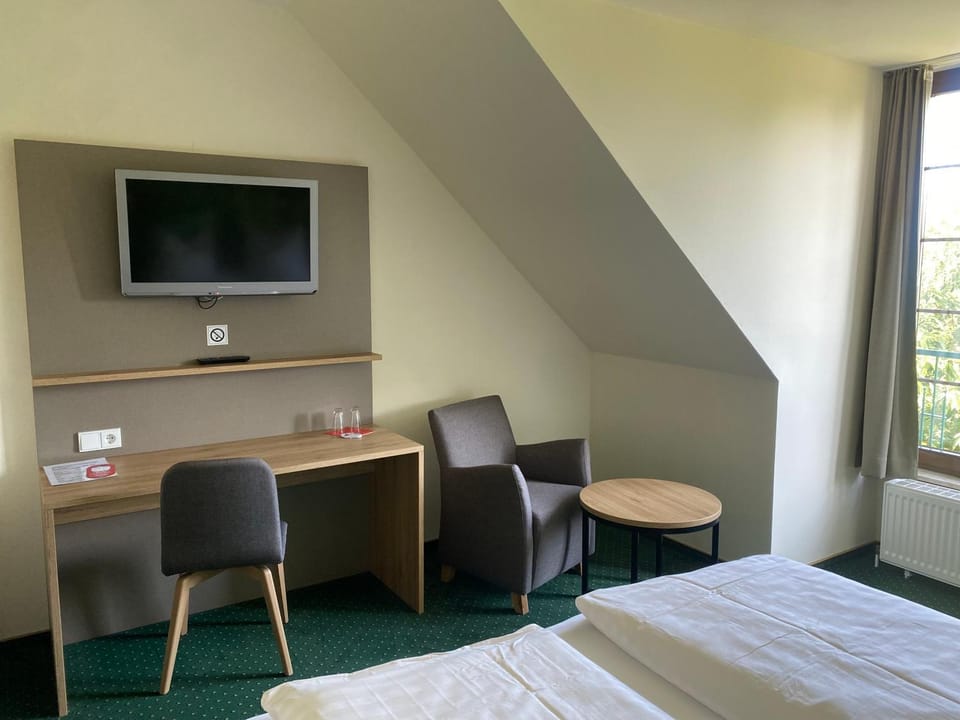 TV and multimedia, Seating area