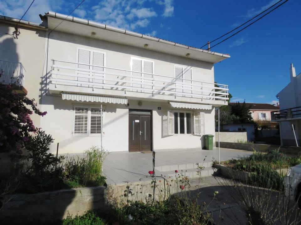 Facade/entrance, Day, Garden, Balcony/Terrace, Autumn