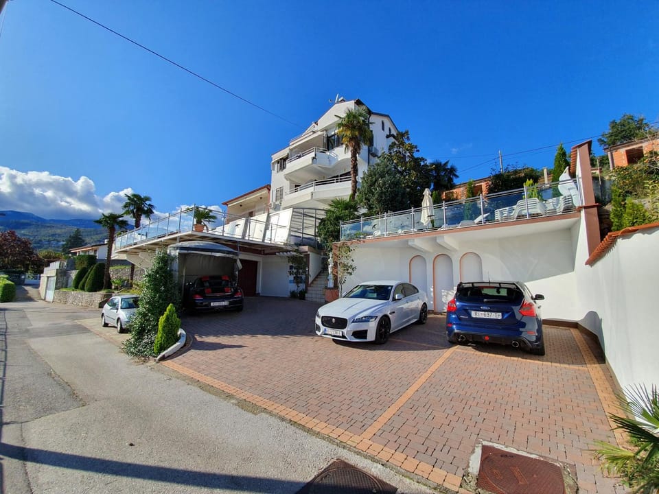 Villa Roses Apartments & Wellness Apartment in Primorje-Gorski Kotar County