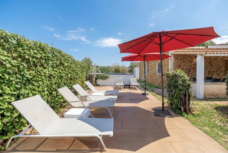Solarium, Pool view, Swimming pool, sunbed