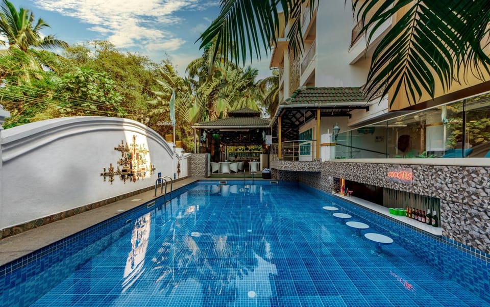 Day, Pool view, Swimming pool, sunbed
