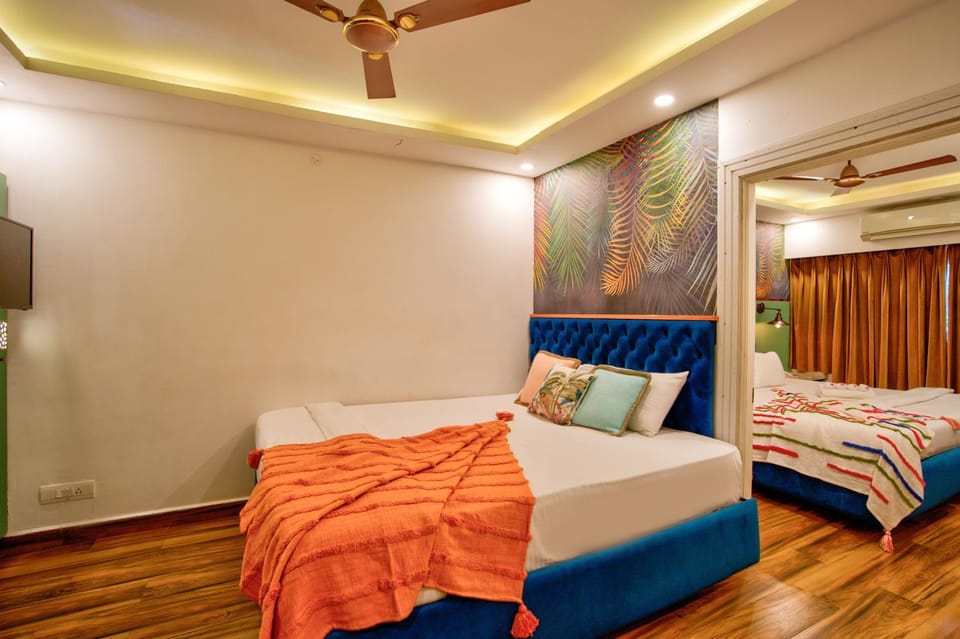 Bed, TV and multimedia, Bedroom