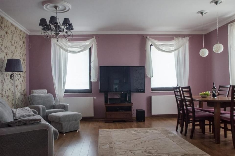 Communal lounge/ TV room, TV and multimedia, Living room, Seating area, Dining area