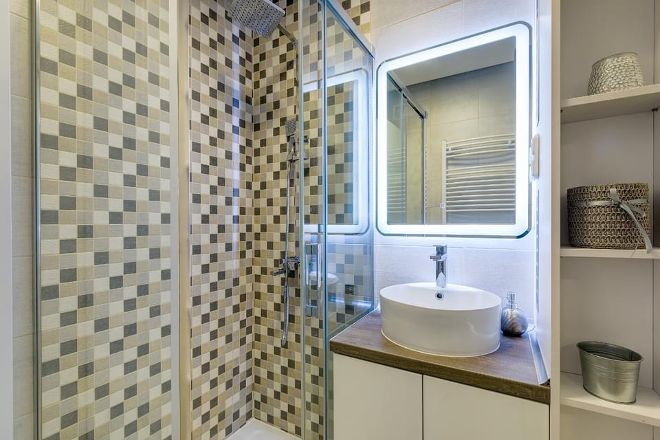 Shower, Bathroom