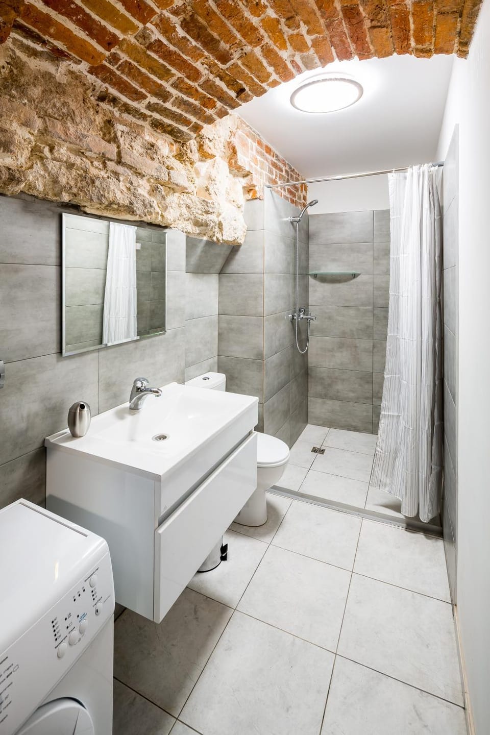 Shower, Toilet