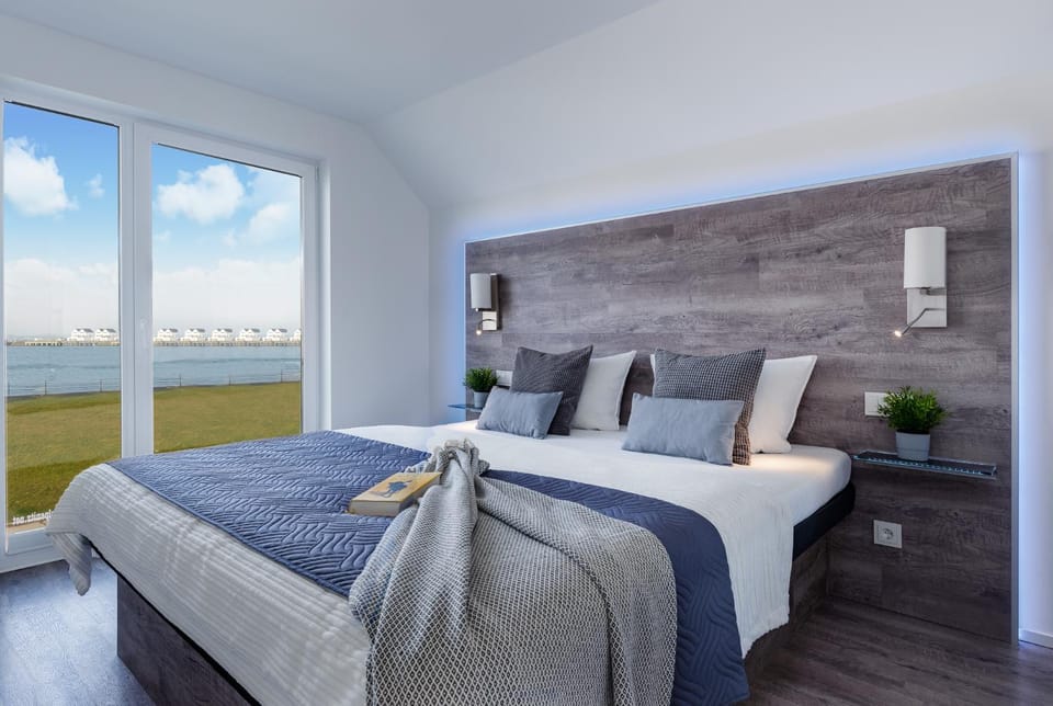 Bed, Bedroom, Sea view