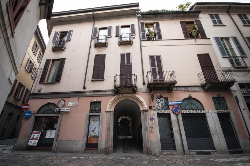 Facade/entrance