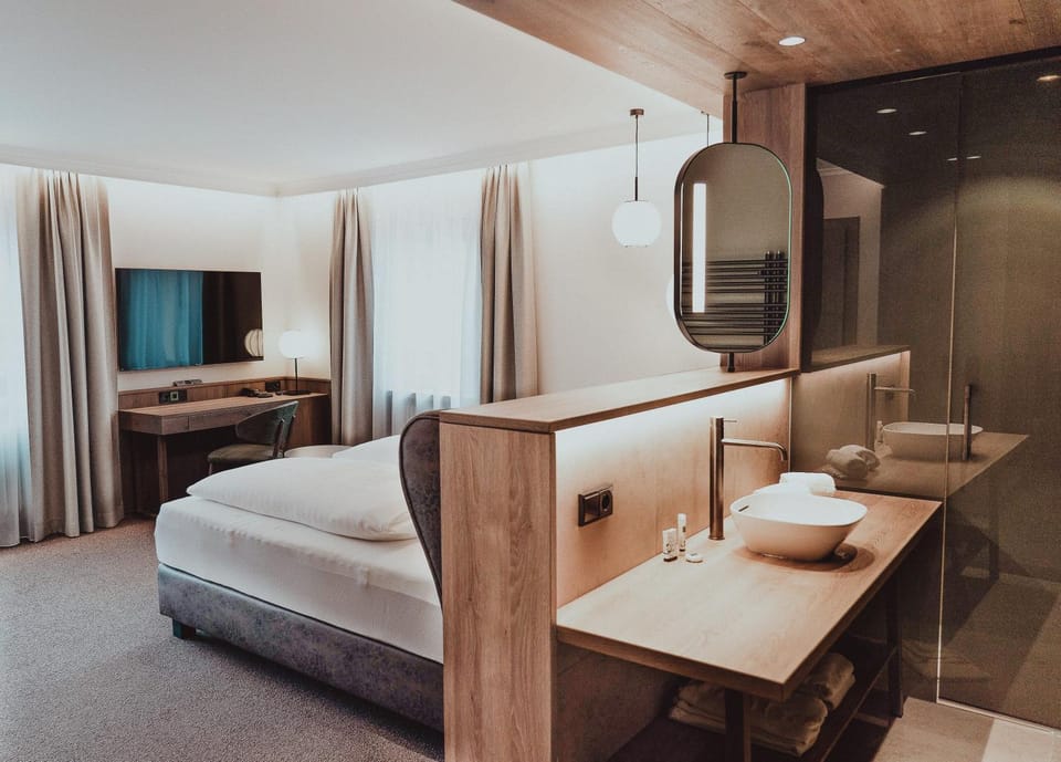 Bed, TV and multimedia, Living room, Photo of the whole room, Bedroom