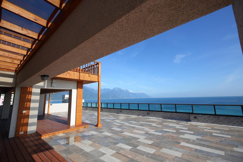 Property building, Day, Night, Natural landscape, BBQ facilities, Balcony/Terrace, Lounge or bar, Sunrise, Sunset