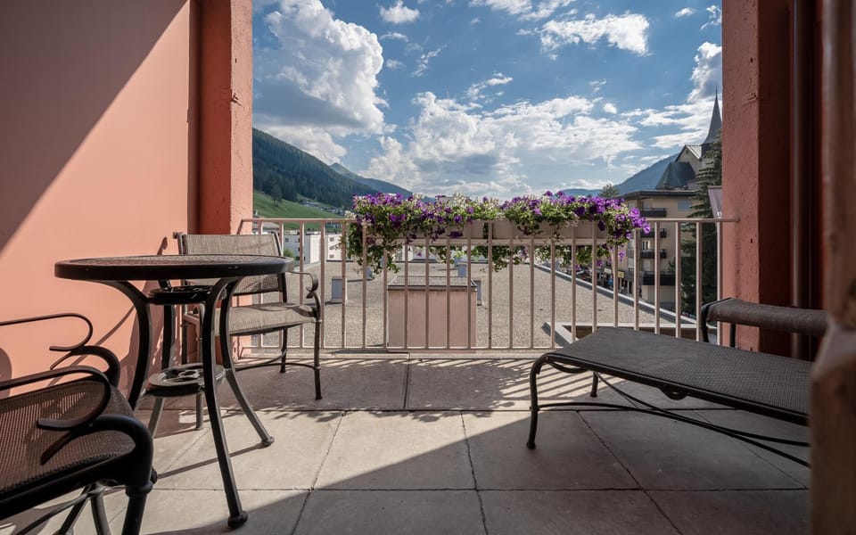 View (from property/room), Balcony/Terrace, Dining area, Mountain view, hair dresser
