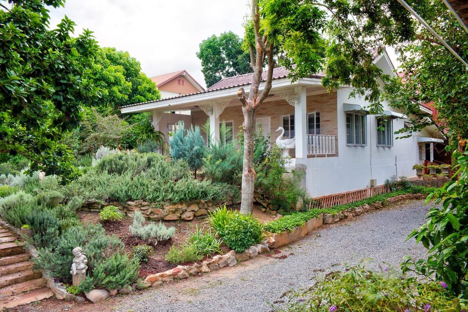 Facade/entrance, Garden