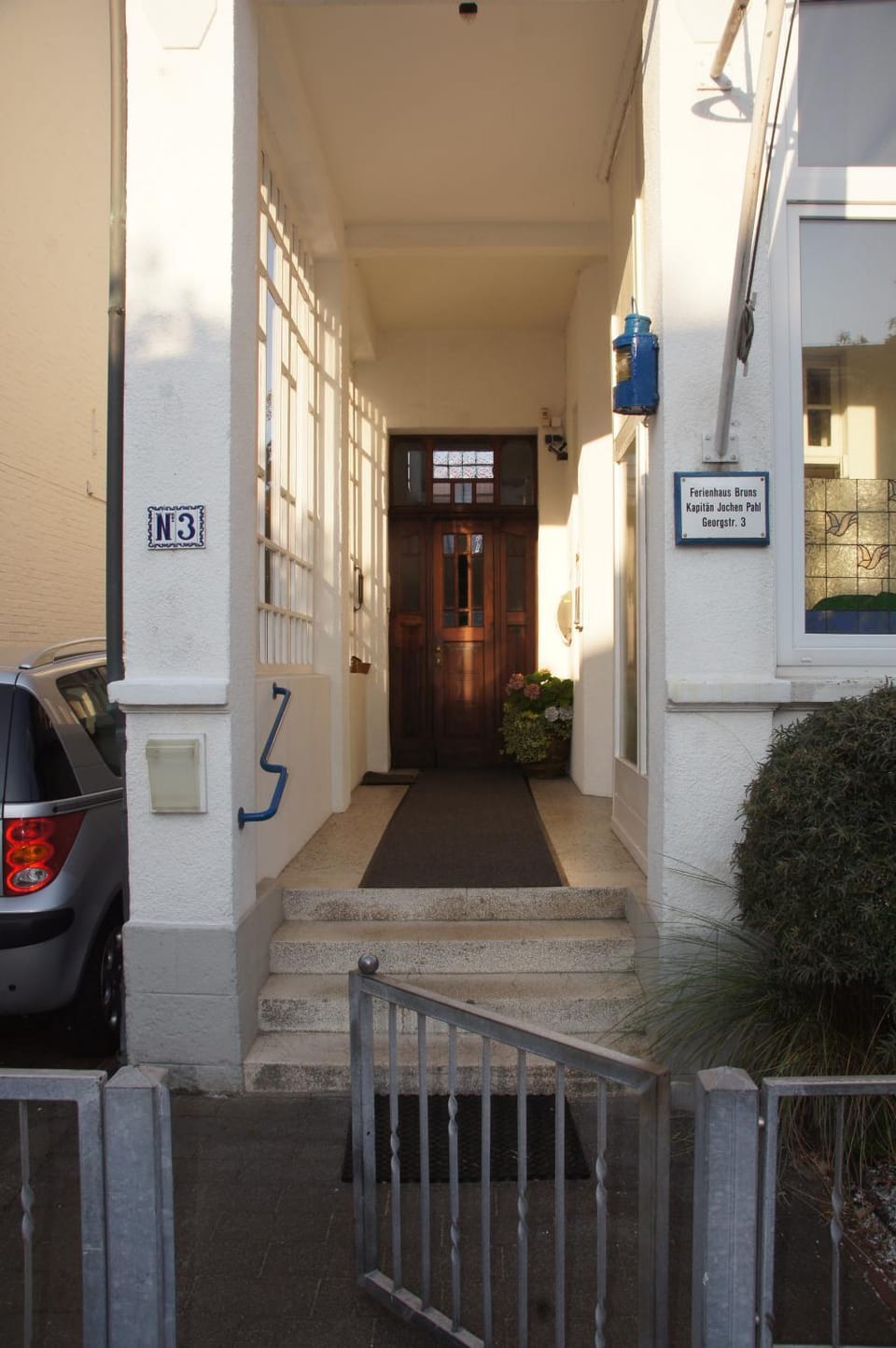 Facade/entrance