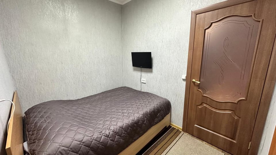 Bed, TV and multimedia, Bedroom, wardrobe