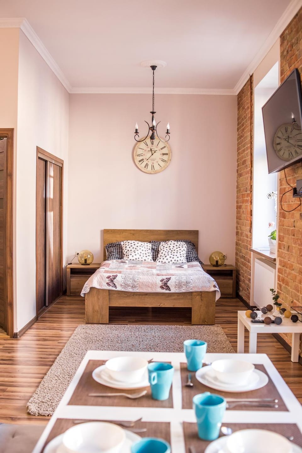 Photo of the whole room, bunk bed