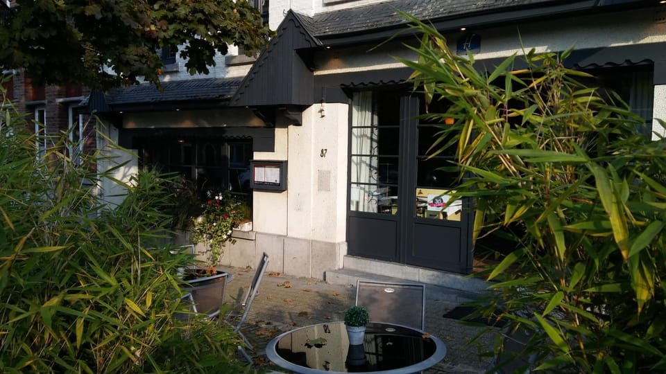 Facade/entrance, Balcony/Terrace