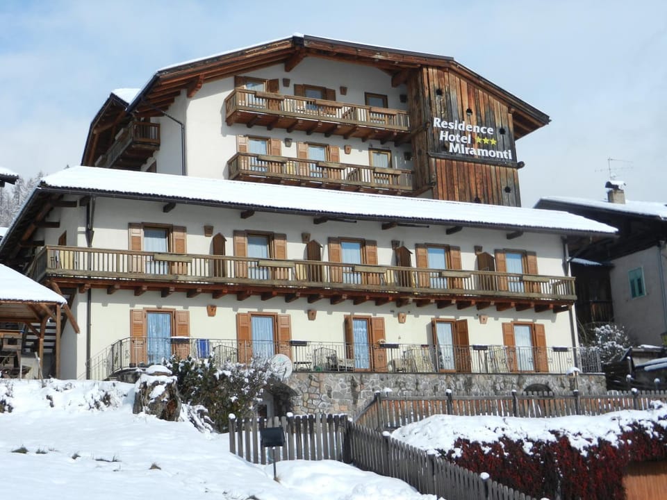 Facade/entrance, Winter