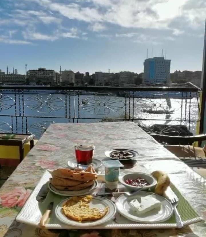 Balcony/Terrace, Food and drinks, On site, Guests, Lake view, River view, Breakfast, Continental breakfast