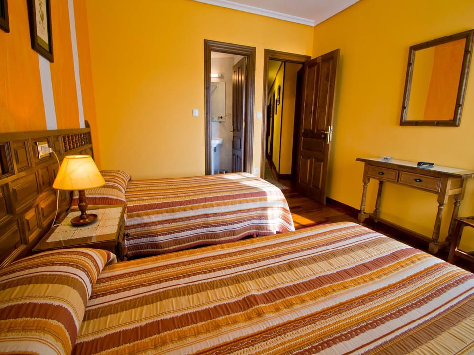 Photo of the whole room, Decorative detail