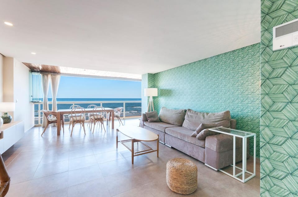 Balcony/Terrace, Living room, Seating area, Sea view