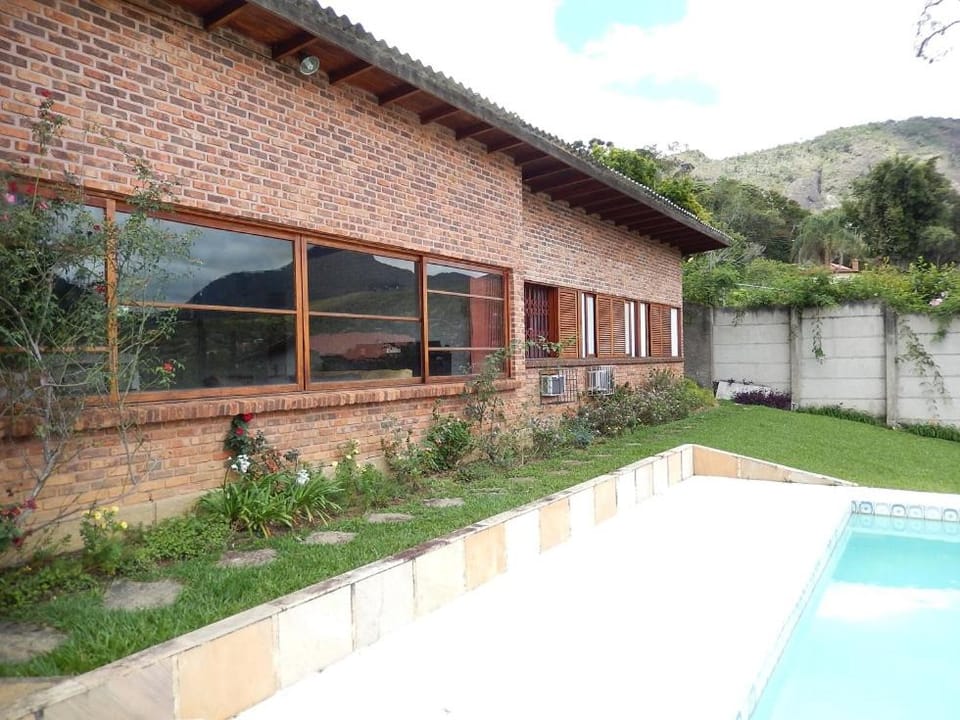 Sítio N#1 da Serra Perfeito para famílias com bebês e crianças Piscina aquecida e limpeza incluídos House in State of Rio de Janeiro