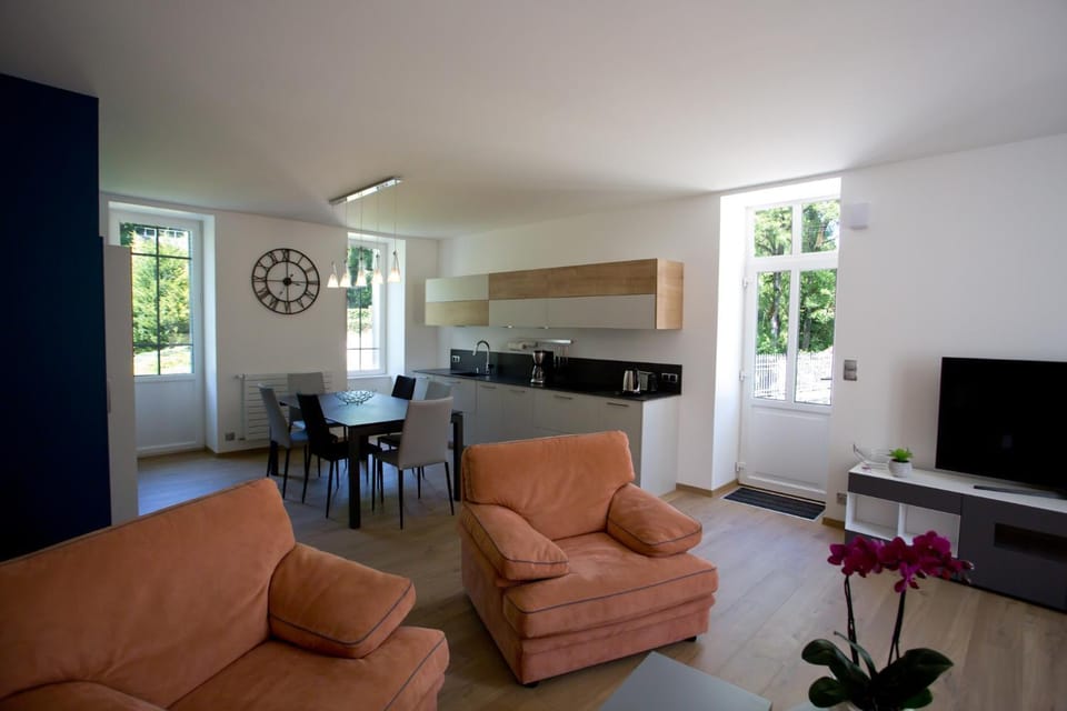 Living room, Dining area
