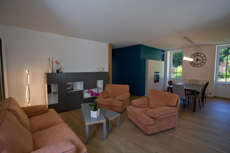 TV and multimedia, Lounge or bar