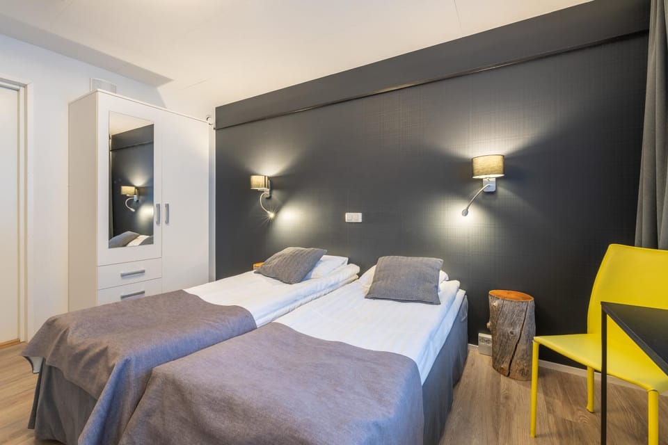 Bed, TV and multimedia, Bedroom